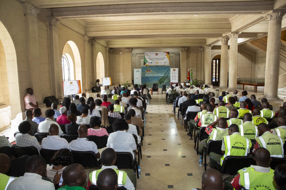 Formação com a polícia e funcionários do Conselho Municipal