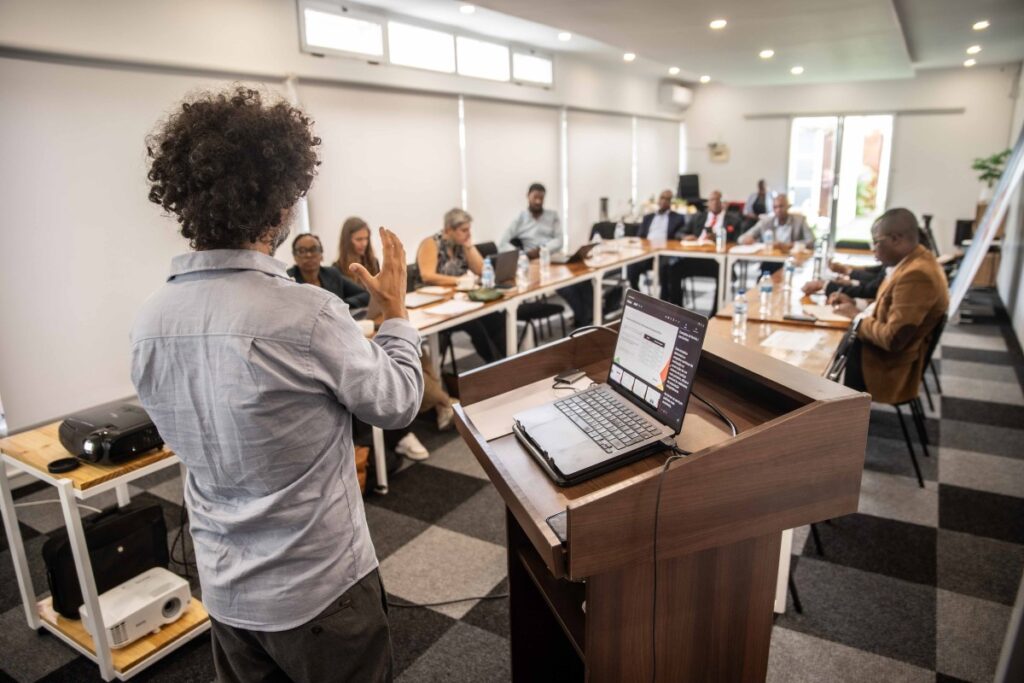Formação de Comunicação de Porta Vozes